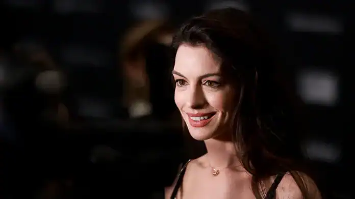 Anne Hathaway 'Dünyanın En Güzel Kadını' Unvanına Layık Görüldü