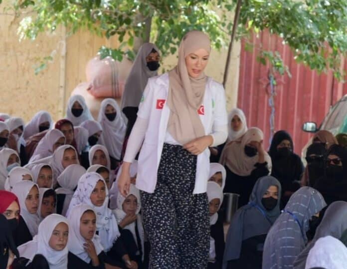 Gamze Özçelik 8 Yıllık Molanın Ardından 'Operasyon Alesta' İle Setlere Dönüyor