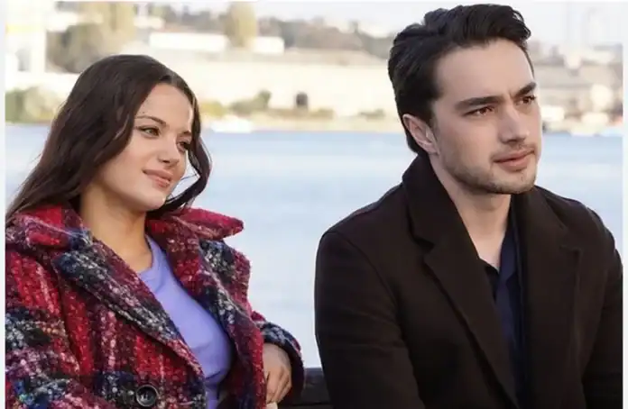 'Job' Oyunu Prömiyerini Yaptı Burak Dakak Nişanlısı Leyla Tanlar'a Destek Verdi
