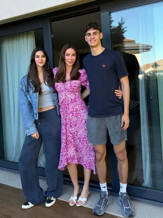 Demet Şener'den Aile Dolu Bayram Kutlaması: “Gerçek Bayram Bu”