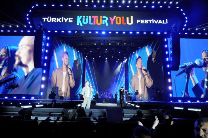 Buray Samsun Kültür Yolu Festivali'nde Sahne Aldı