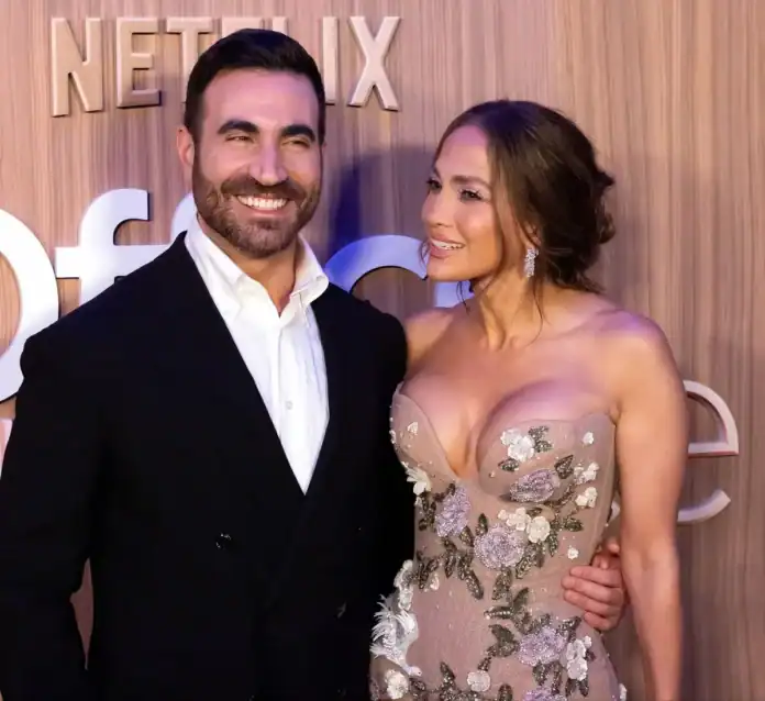 Jennifer Lopez 'Office Romance' Galasında Tarzıyla Gündem Oldu