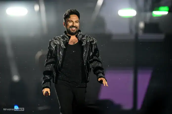 Tarkan, Ankara'daki 100. Yıl Konserinde On Binlerce Kişiyle Buluştu
