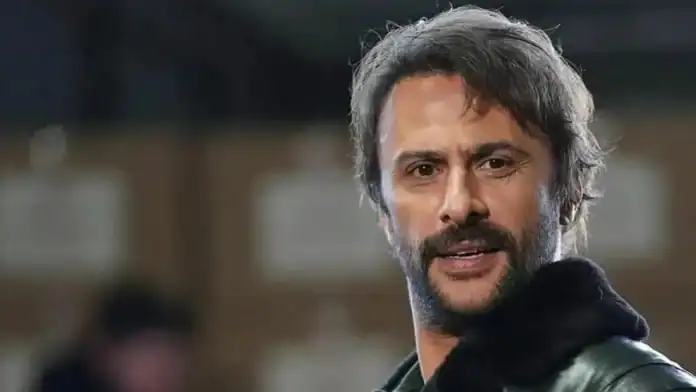 Taşacak Bu Deniz Dizisinde Onur Dilber Ayrılığı ve Kulis İddiaları