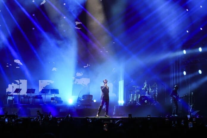 Teoman'ın Beşiktaş Tüpraş Stadyumu Konserindeki Performansı