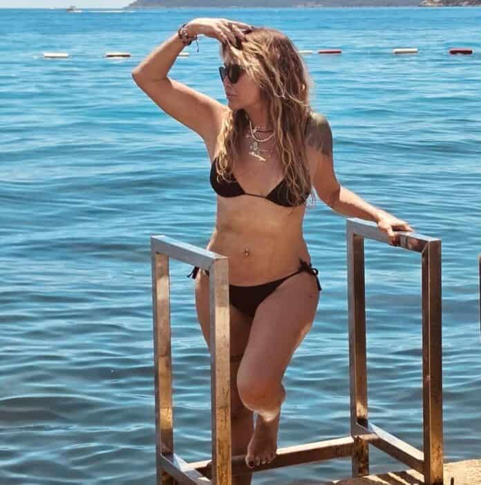 Yonca Evcimik'in Karadağ Tatilinden Paylaştığı Fotoğraflar İlgi Gördü