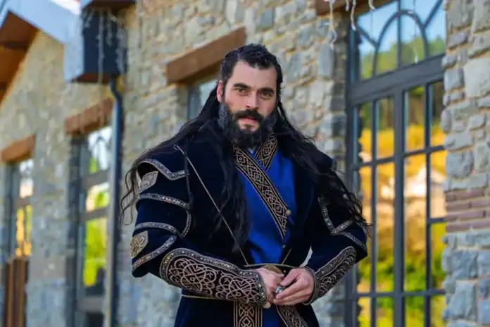 Akın Akınözü'nün Sultan Alaeddin Keykubat Rolü İçin Yeni İmajı