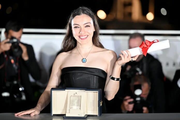 Başarılı Oyuncu Merve Dizdar Anne Olmaya Hazırlanıyor