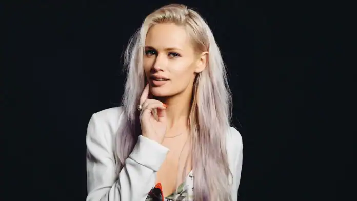 İngiliz Şarkıcı Lauren Bennett 37 Yaşında Hayatını Kaybetti