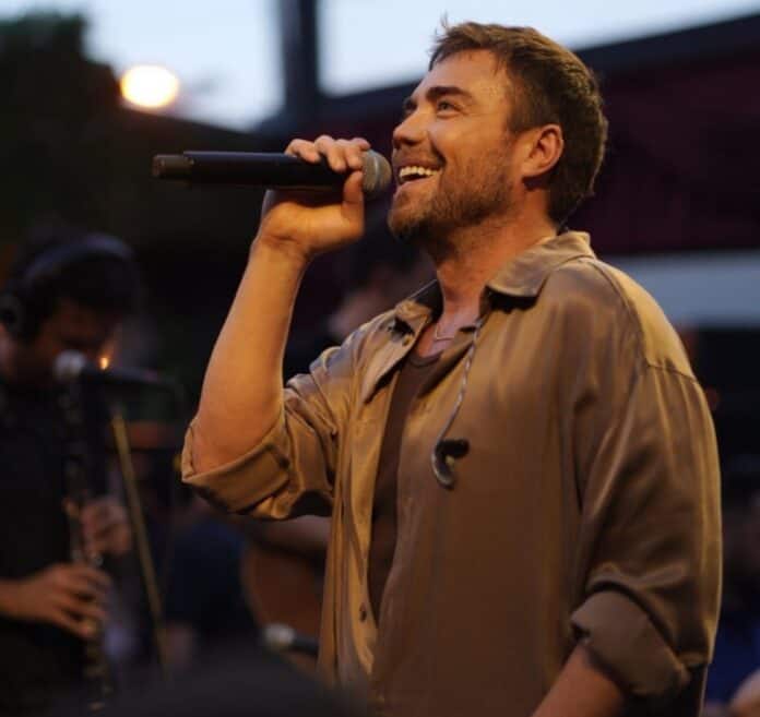 Murat Dalkılıç'tan İstanbul'da 5 Saatlik Sahne Performansı