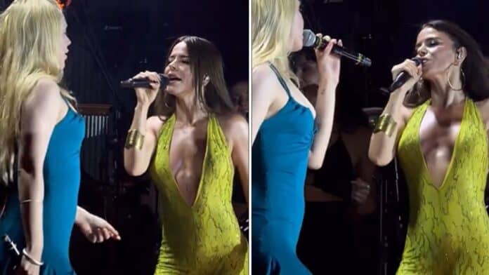 Simge Sağın ve Aleyna Tilki'den Konserde Sürpriz Düet