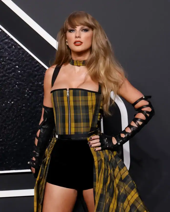 Taylor Swift ve Travis Kelce Evlendi Gözler Dior Gelinlikte