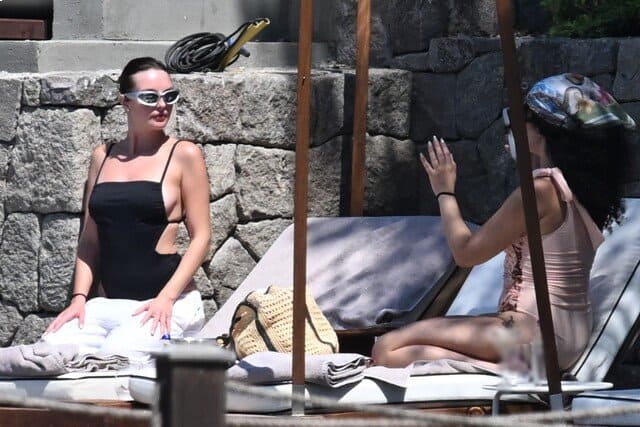 Melis Sezen'in Bodrum Tatilinden Kameralara Yansıyanlar 1 Melis Sezen'in Bodrum Tatilinden Kameralara Yansıyanlar