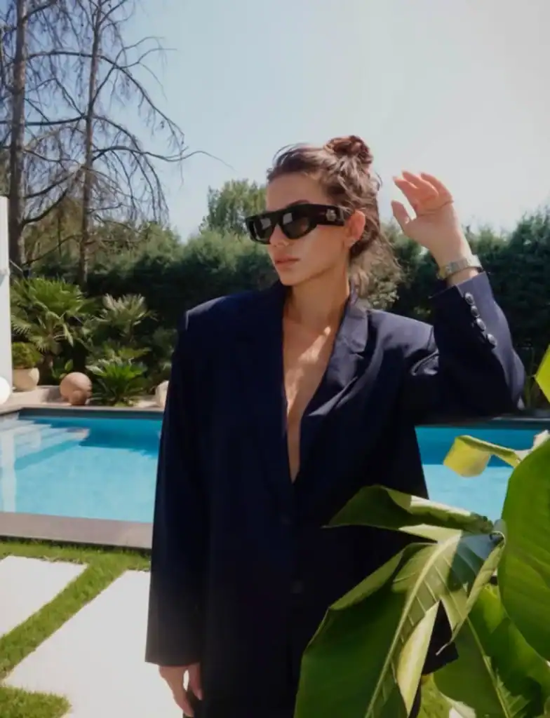 Demet Özdemir'in Havuz Kenarındaki Yeni Stili ve Sosyal Medya Paylaşımı