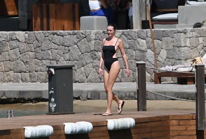 Melis Sezen'in Bodrum Tatilinden Kameralara Yansıyanlar 2 Melis Sezen'in Bodrum Tatilinden Kameralara Yansıyanlar
