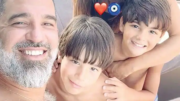 Arda Turan ve Ailesinden Mavi Tur Tatili