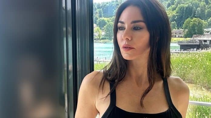 Defne Samyeli'nin Yıllara Meydan Okuyan Yaşam Tarzı