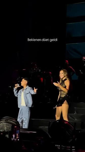 Hadise'nin Antalya Konserinde Sürpriz Beyto Düeti 1 Hadise'nin Antalya Konserinde Sürpriz Beyto Düeti