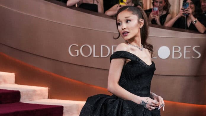 Ariana Grande Turnesini Noktalayarak Sahnelere Ara Verdi