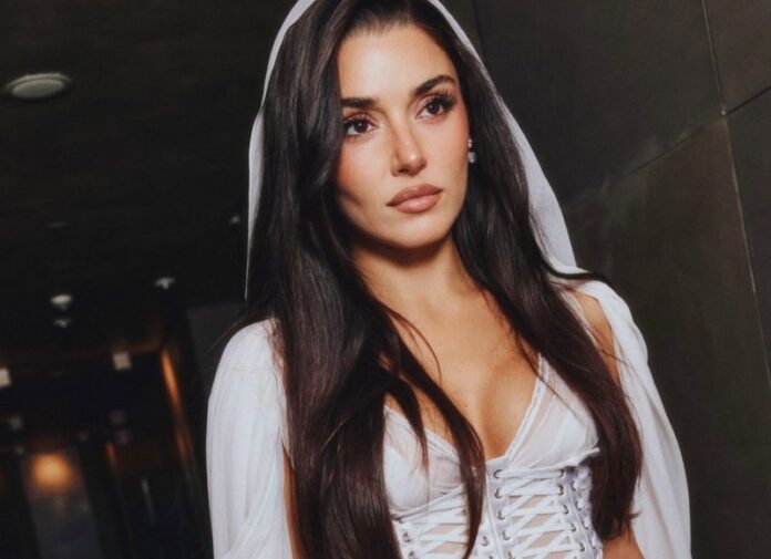 Hande Erçel Milano'daki Moda Etkinliğinde Dikkat Çekti
