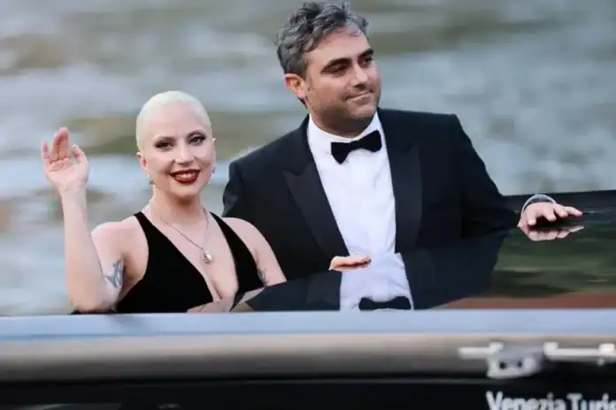 Lady Gaga İlk Çocuğunu Kucağına Aldı