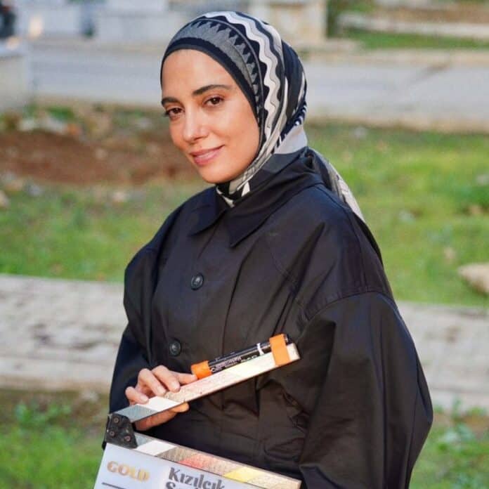 Kızılcık Şerbeti'nde Nursema karakterini canlandıran oyuncu Ceren Karakoç