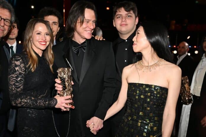 Jim Carrey 'Bir Daha Evlenmem' Demişti, Min Ah ile Nikâh Masasına Oturdu